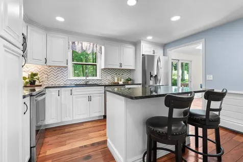 15 Brier Lane Derry NH 03038