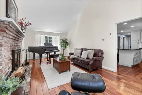 15 Brier Lane Derry NH 03038