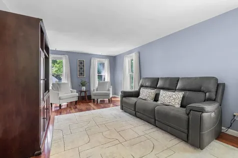 15 Brier Lane Derry NH 03038