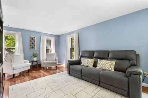 15 Brier Lane Derry NH 03038