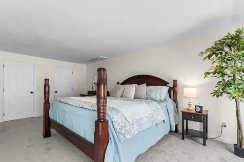 15 Brier Lane Derry NH 03038