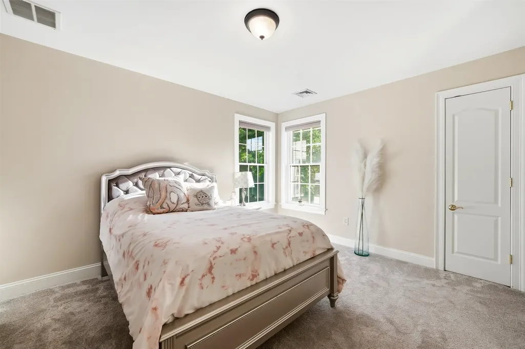 25 Ticklefancy Lane Salem NH 03079