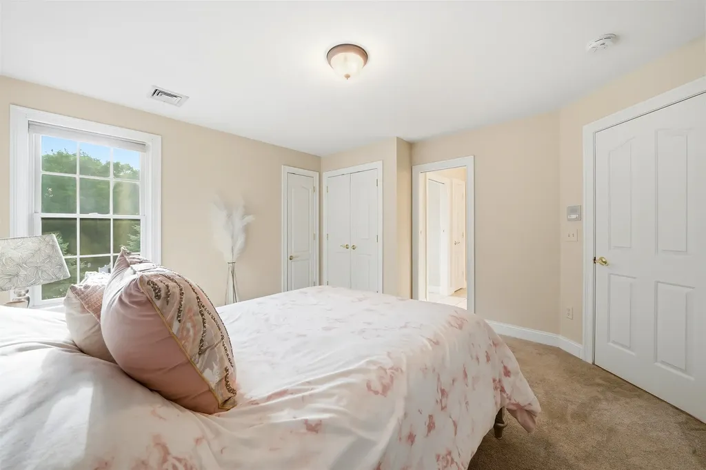25 Ticklefancy Lane Salem NH 03079
