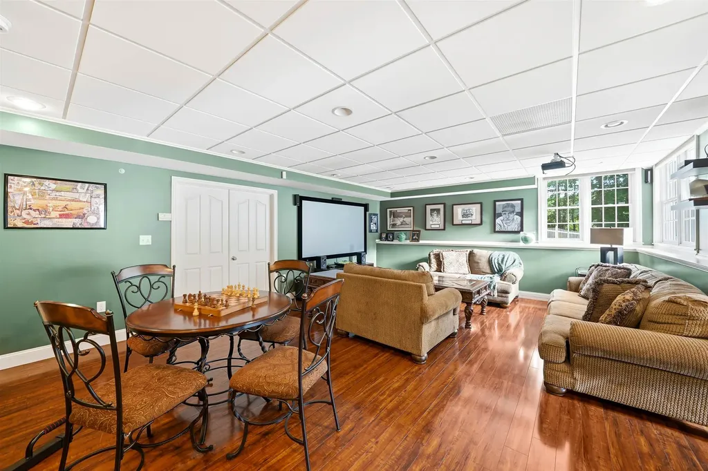 25 Ticklefancy Lane Salem NH 03079