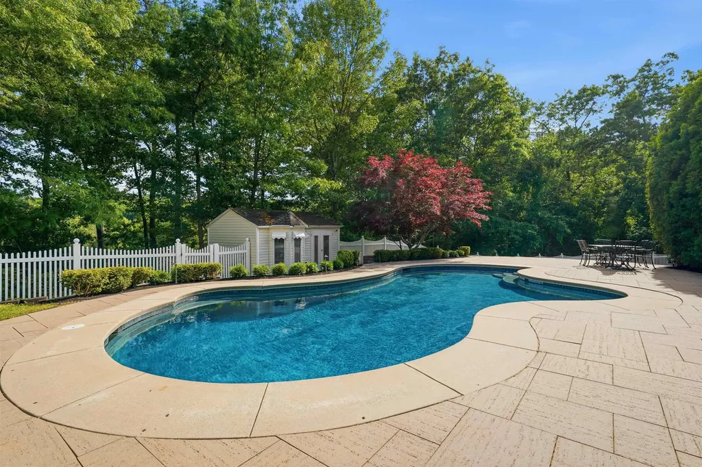 25 Ticklefancy Lane Salem NH 03079