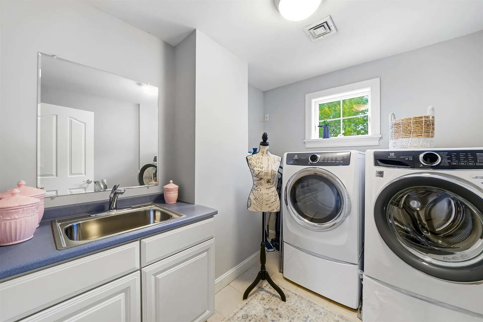 25 Ticklefancy Lane Salem NH 03079