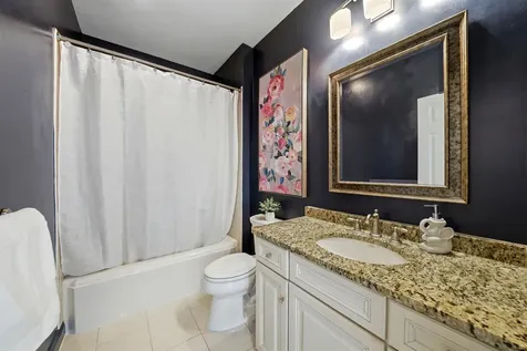 25 Ticklefancy Lane Salem NH 03079