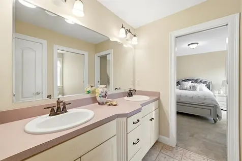 25 Ticklefancy Lane Salem NH 03079