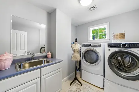 25 Ticklefancy Lane Salem NH 03079