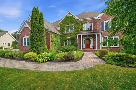 25 Ticklefancy Lane Salem NH 03079