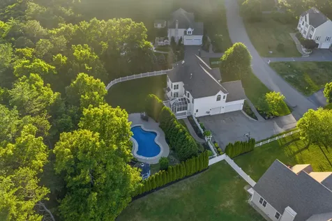 25 Ticklefancy Lane Salem NH 03079