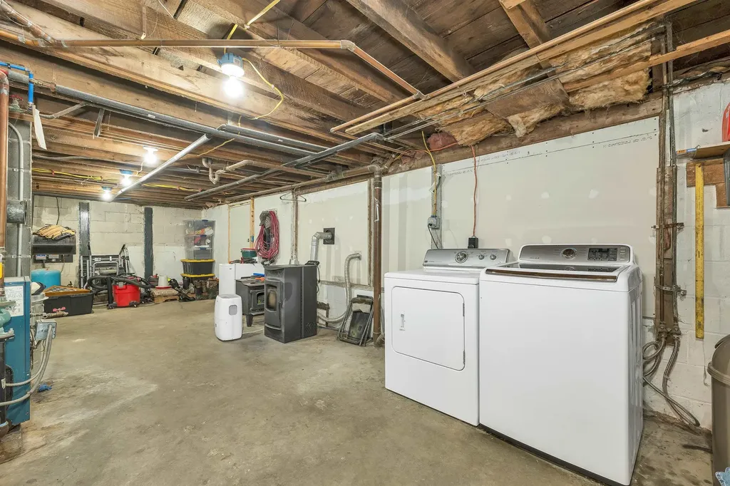 83 Hurricane Road Belmont NH 03220