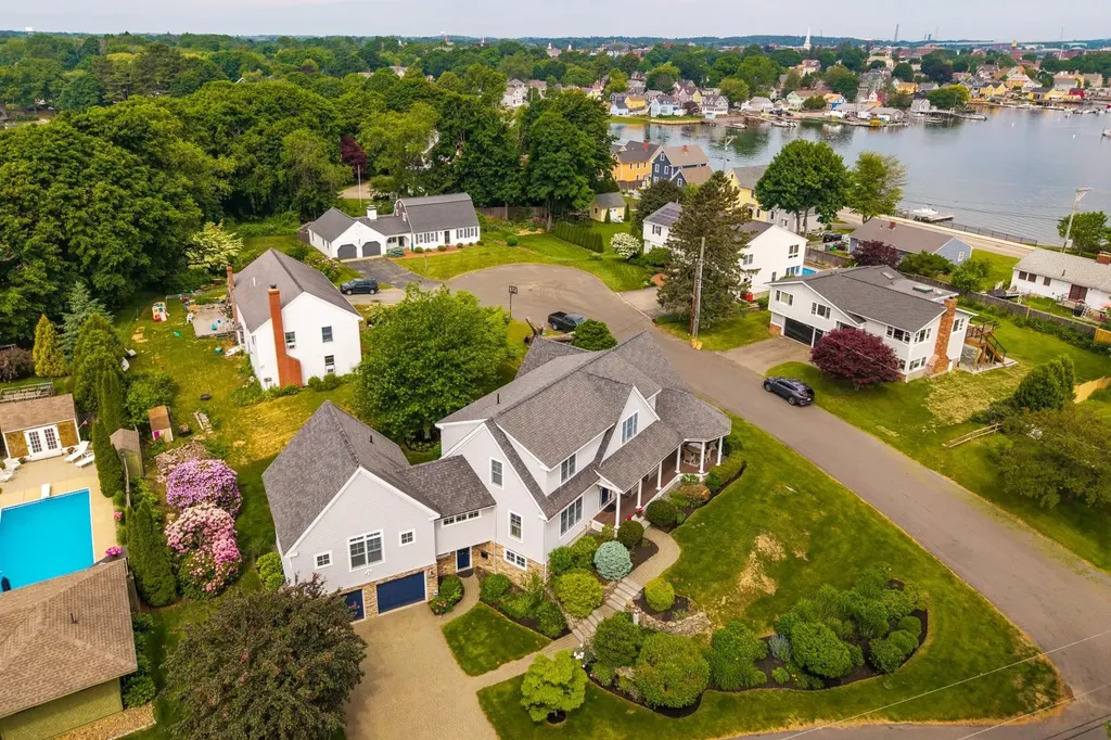 31 Pleasant Point Drive Portsmouth NH 03801