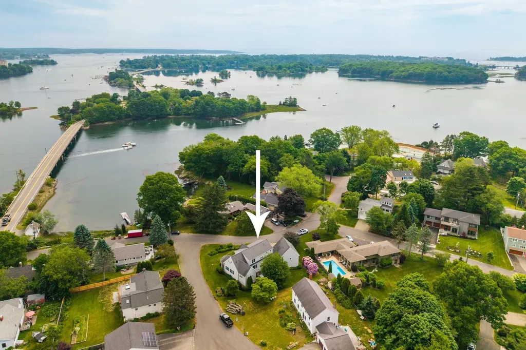 31 Pleasant Point Drive Portsmouth NH 03801