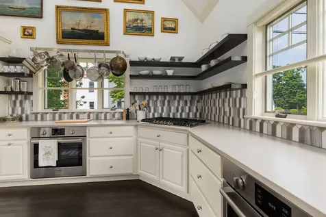 31 Pleasant Point Drive Portsmouth NH 03801