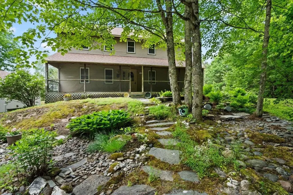 10 Castle Hill Lane Westford VT 05494