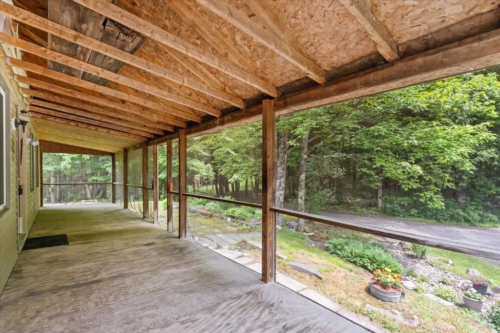 10 Castle Hill Lane Westford VT 05494