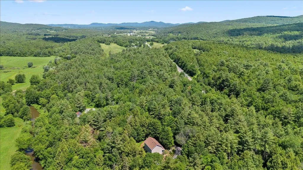 10 Castle Hill Lane Westford VT 05494