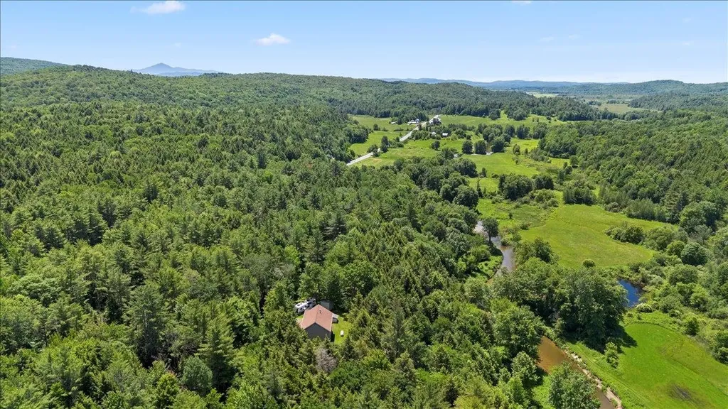 10 Castle Hill Lane Westford VT 05494
