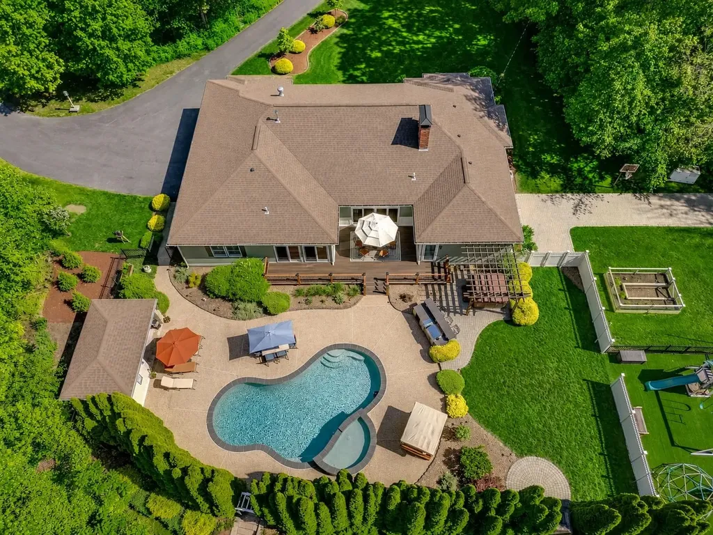 93 Wells Village Road Chester NH 03036