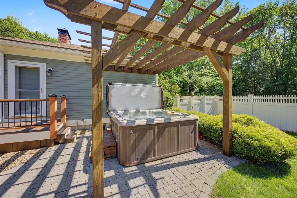 93 Wells Village Road Chester NH 03036