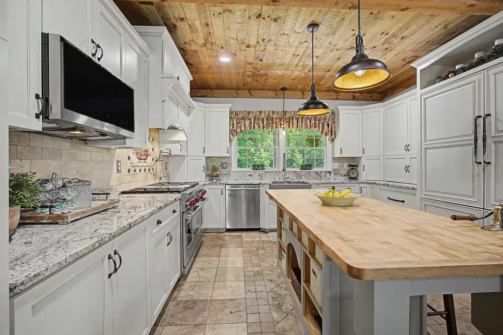 93 Wells Village Road Chester NH 03036