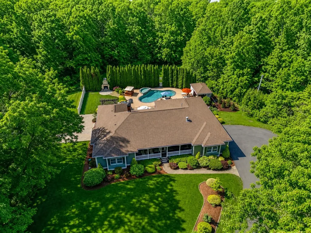 93 Wells Village Road Chester NH 03036