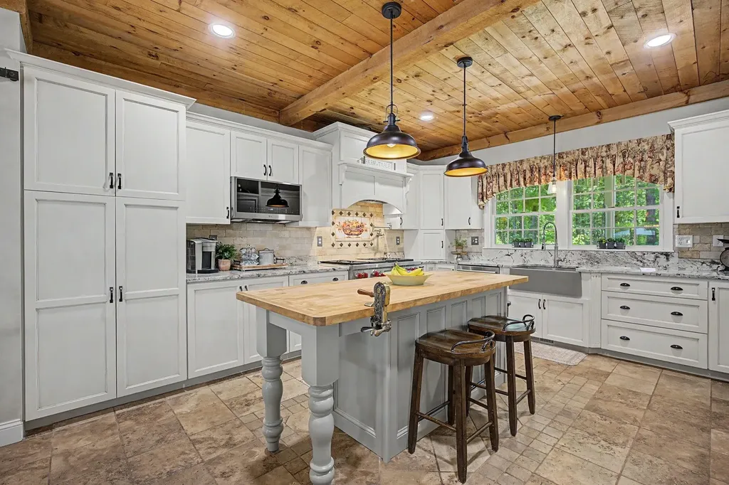 93 Wells Village Road Chester NH 03036