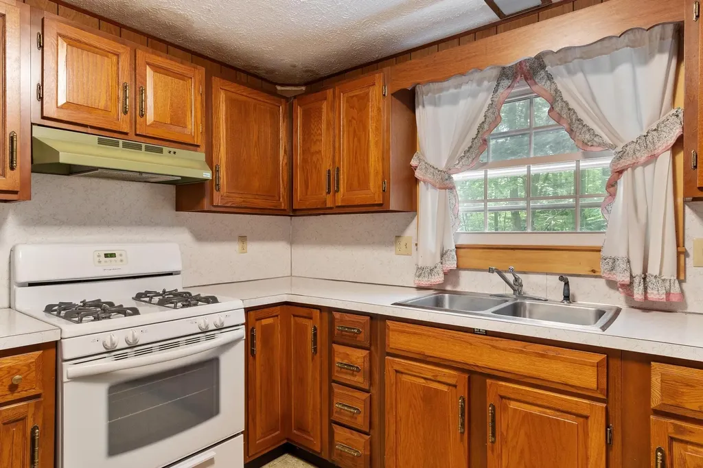 8 Naticook Road Merrimack NH 03054