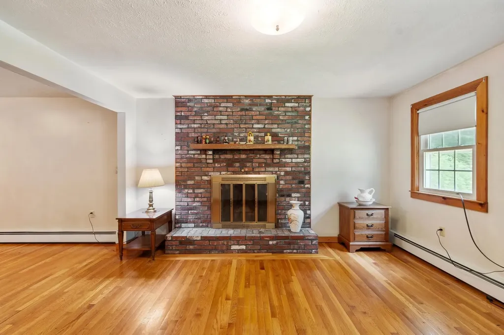 8 Naticook Road Merrimack NH 03054