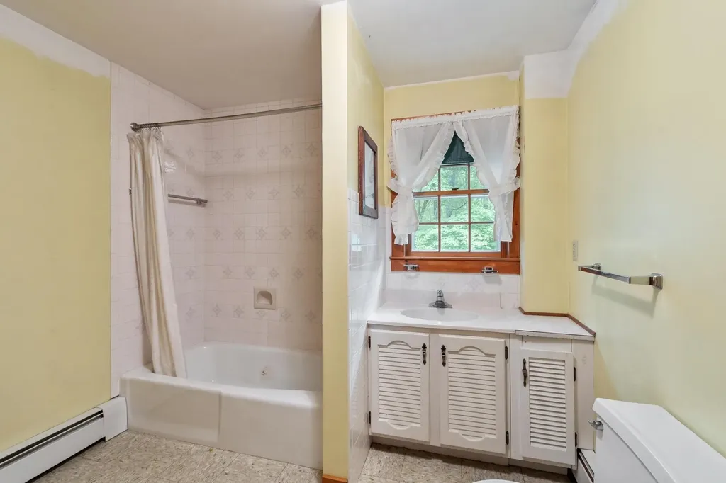 8 Naticook Road Merrimack NH 03054