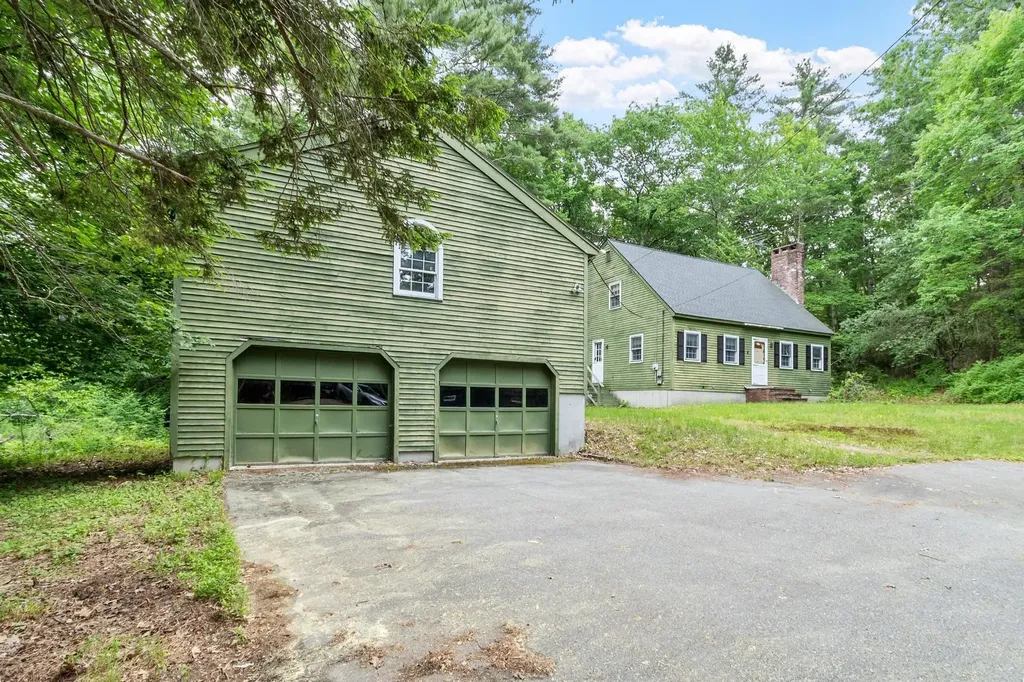 8 Naticook Road Merrimack NH 03054