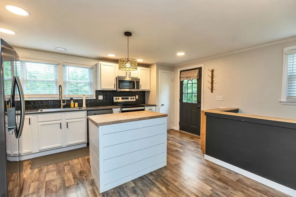 29 Goyette Drive Peterborough NH 03458