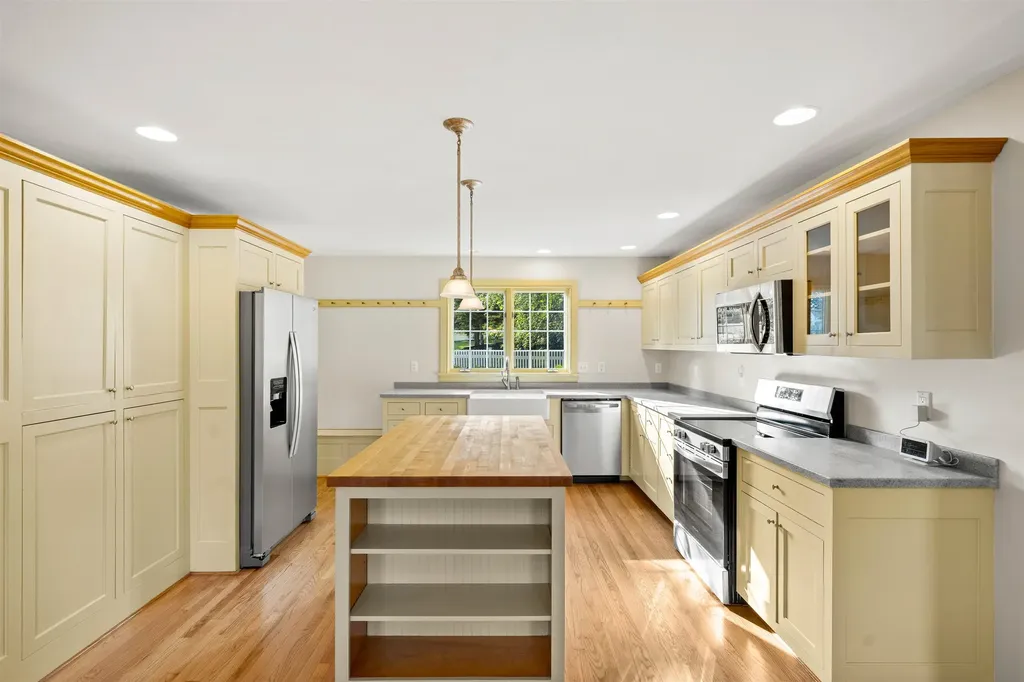 72 Joppa Hill Road Bedford NH 03110