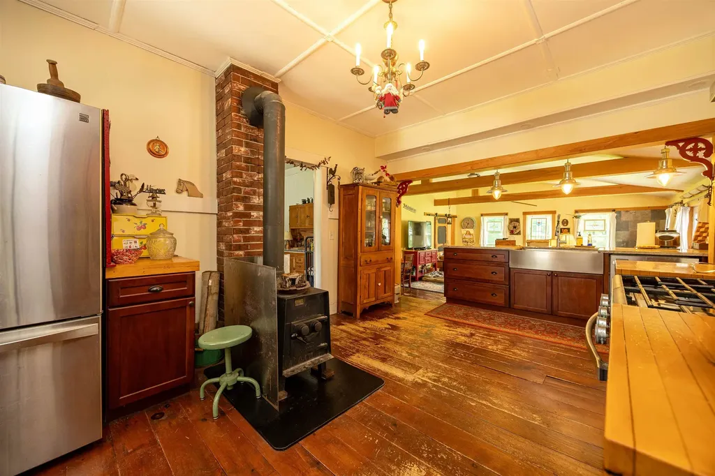 13 Pleasant Street Lancaster NH 03584