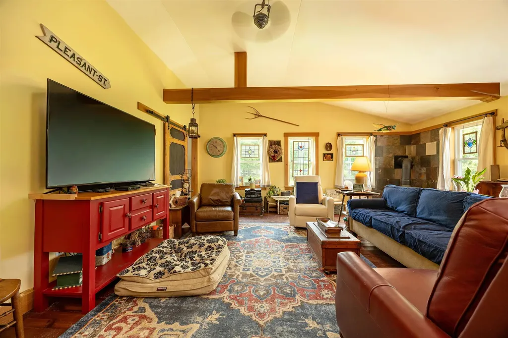 13 Pleasant Street Lancaster NH 03584