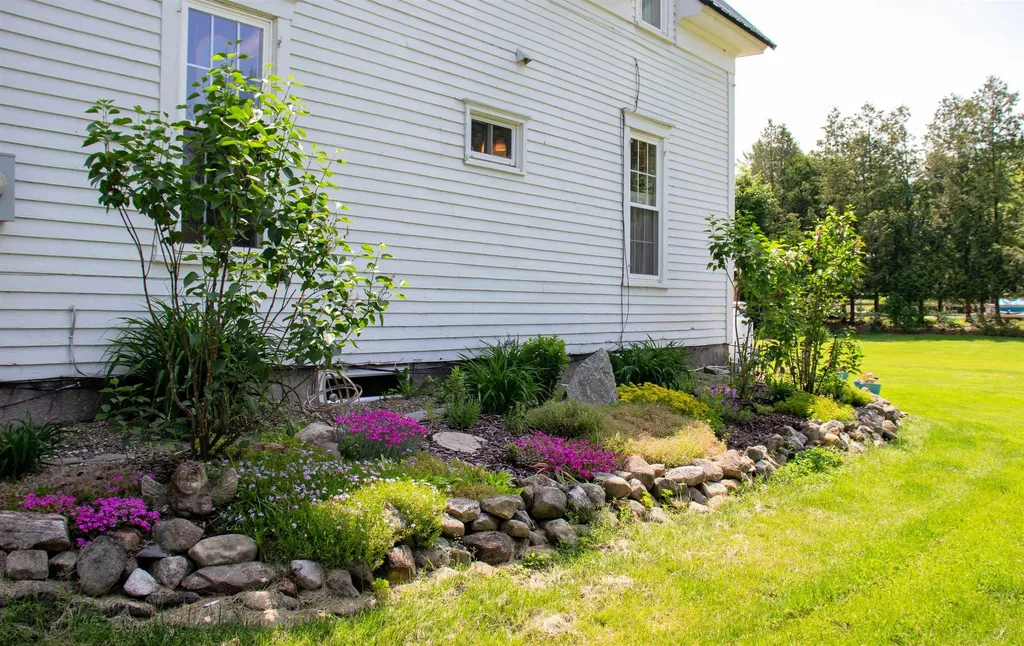 13 Pleasant Street Lancaster NH 03584