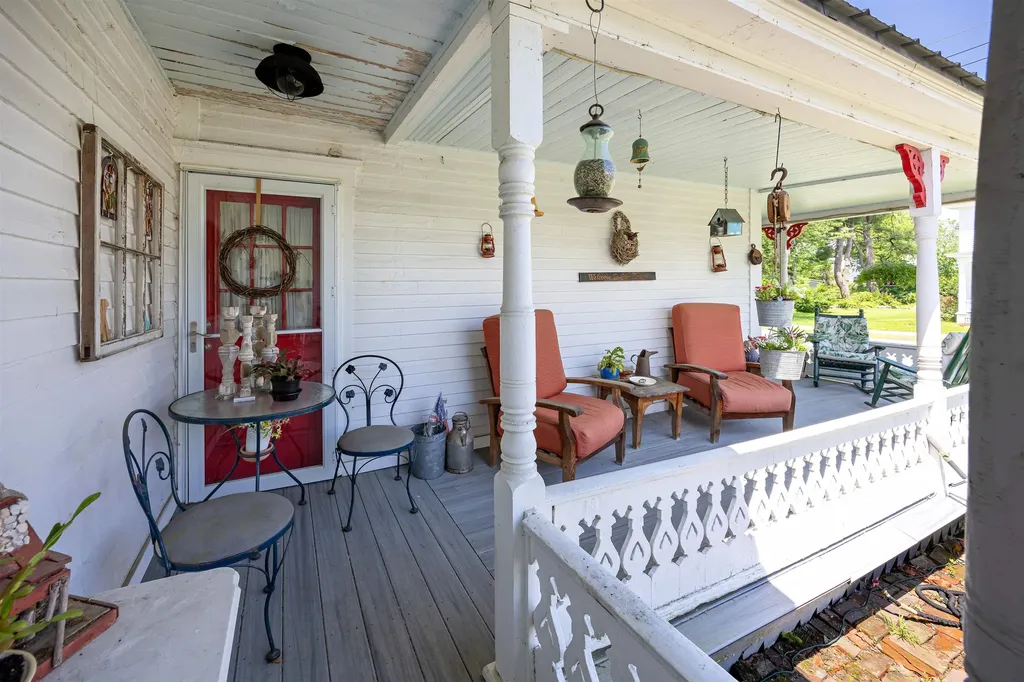 13 Pleasant Street Lancaster NH 03584