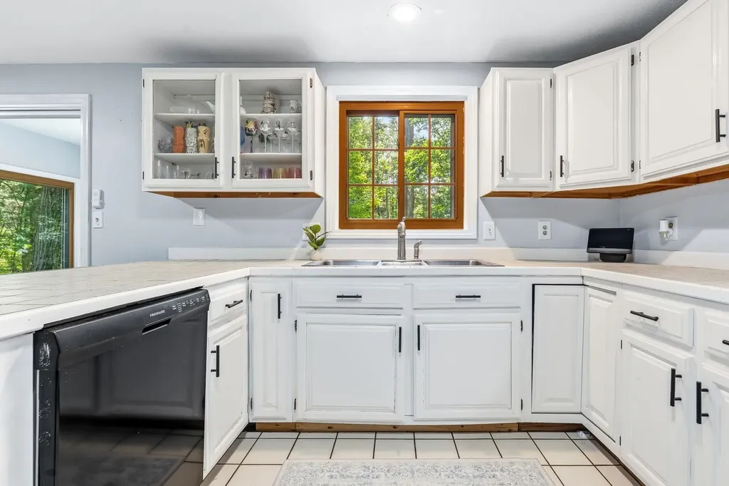 15 Oxbow Lane Derry NH 03038