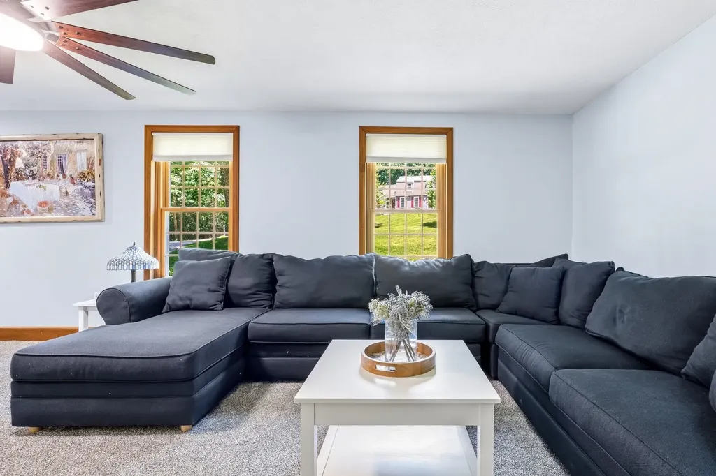 15 Oxbow Lane Derry NH 03038