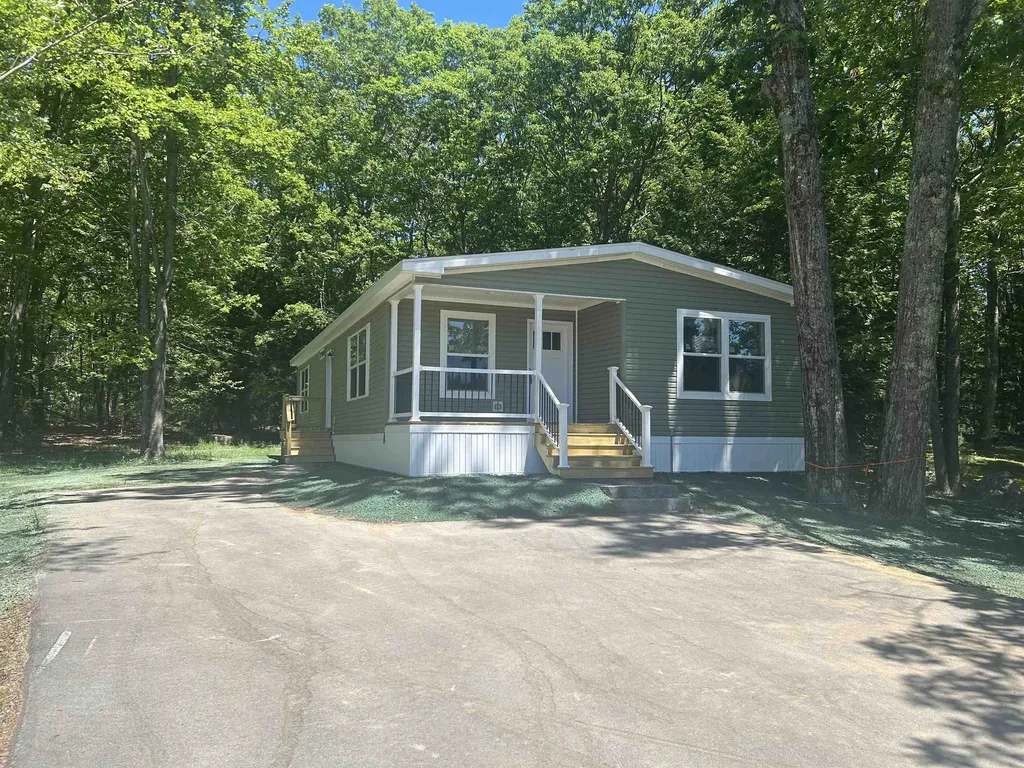 6 Country Ridge Park Rochester NH 03867-4505