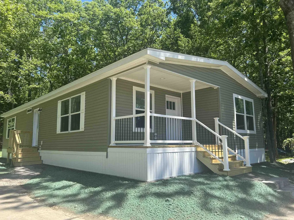 6 Country Ridge Park Rochester NH 03867-4505