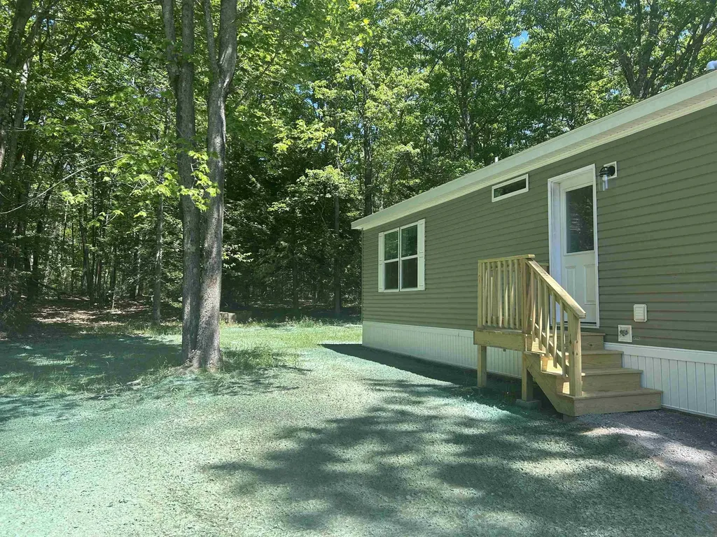 6 Country Ridge Park Rochester NH 03867-4505