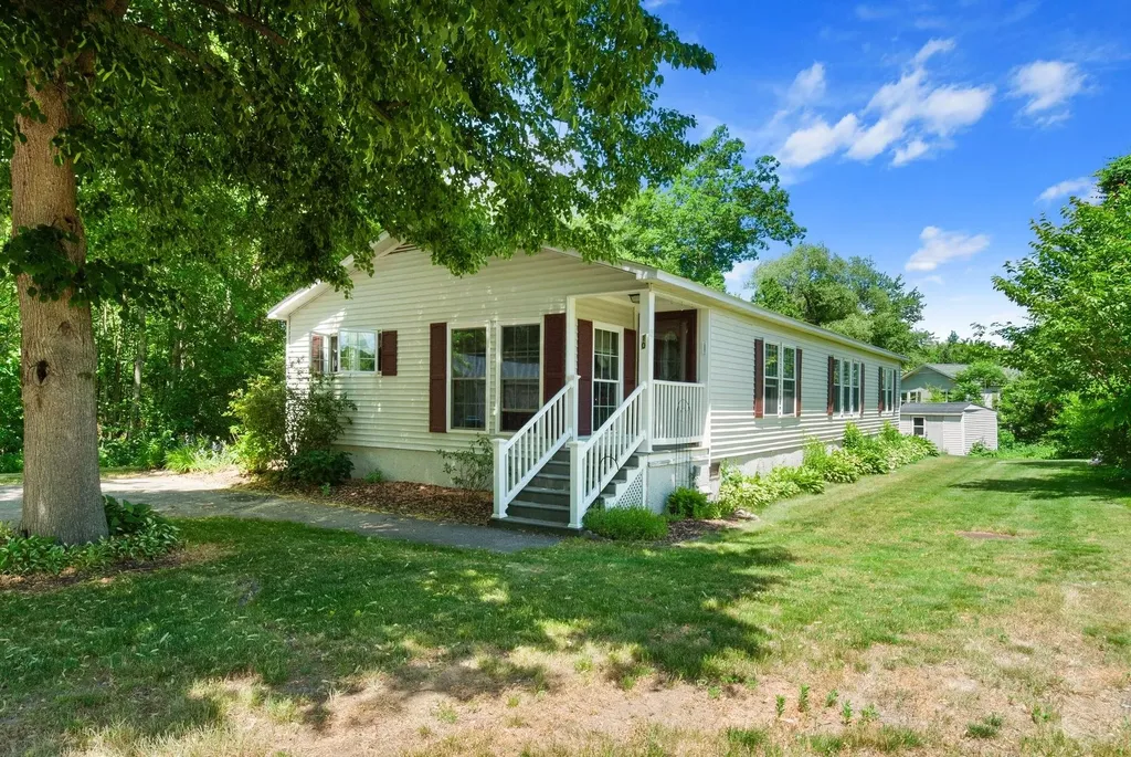 10 Aberdeen Drive Stratham NH 03885