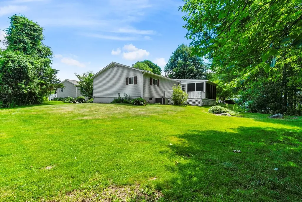 10 Aberdeen Drive Stratham NH 03885