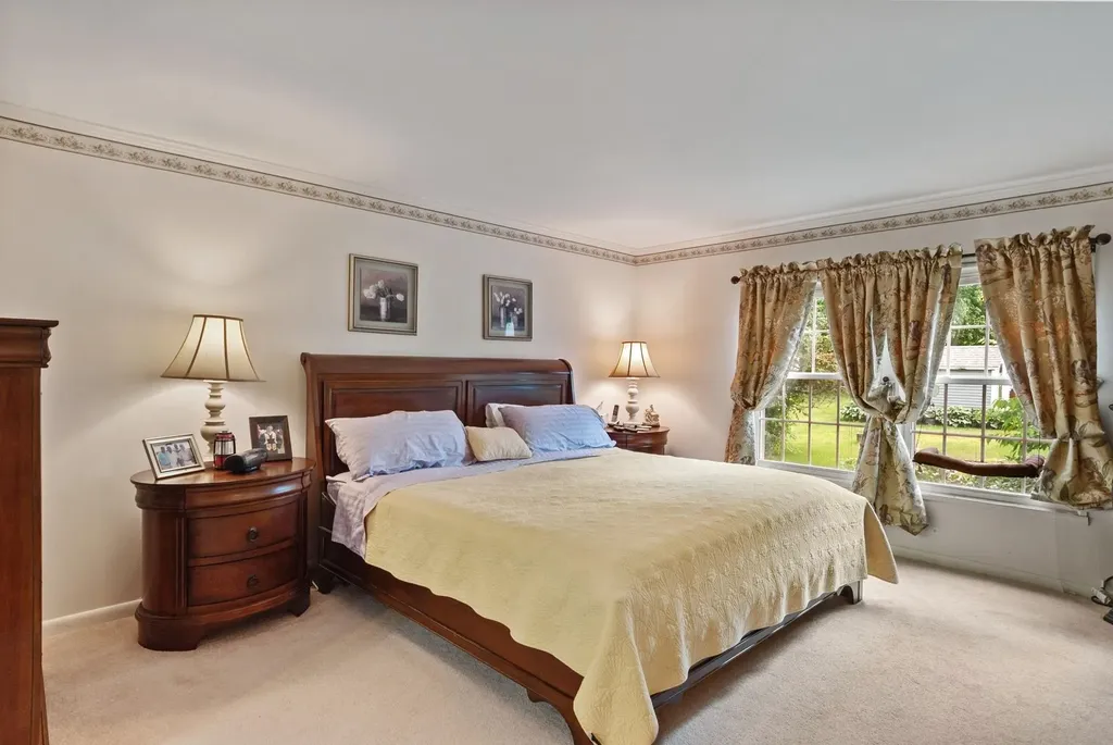 10 Aberdeen Drive Stratham NH 03885