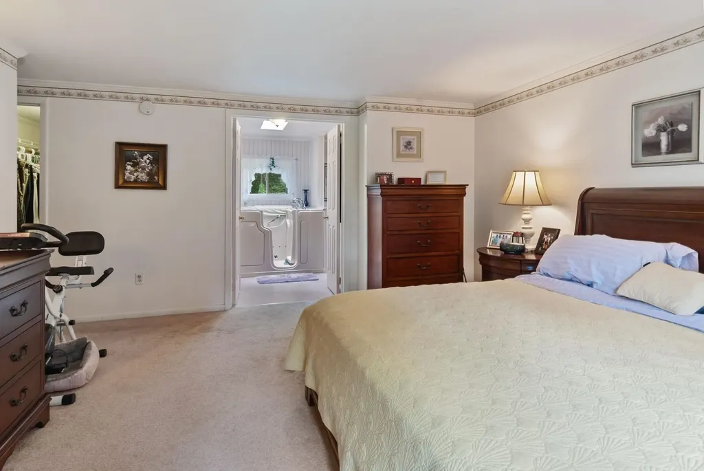 10 Aberdeen Drive Stratham NH 03885