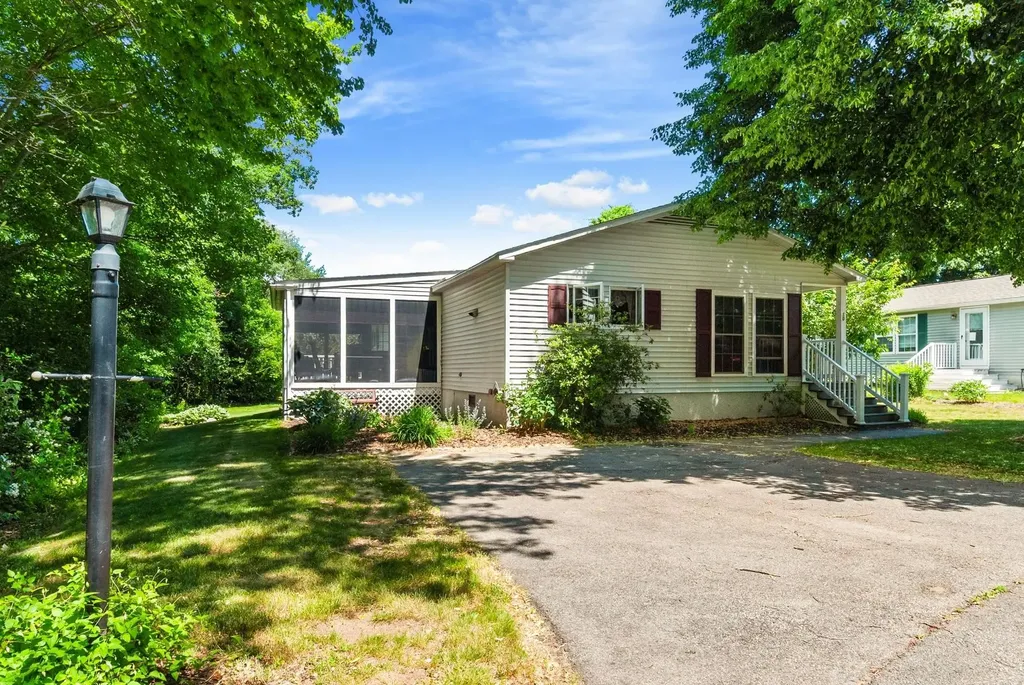10 Aberdeen Drive Stratham NH 03885