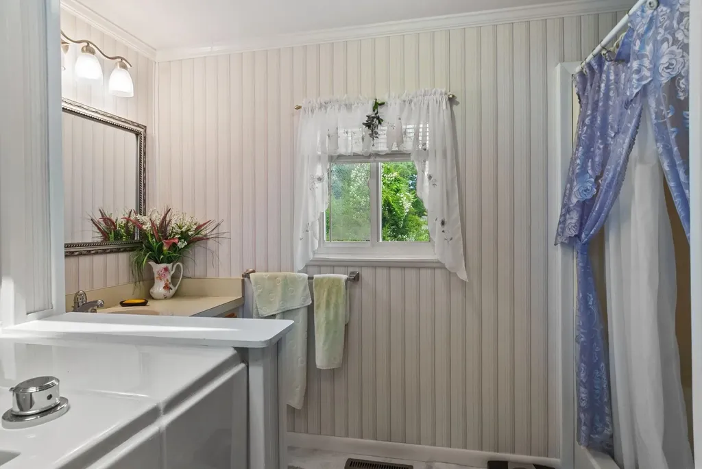 10 Aberdeen Drive Stratham NH 03885