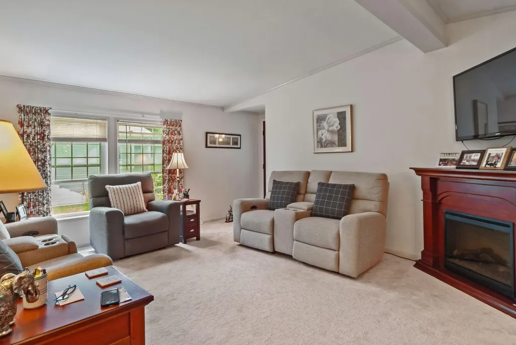 10 Aberdeen Drive Stratham NH 03885